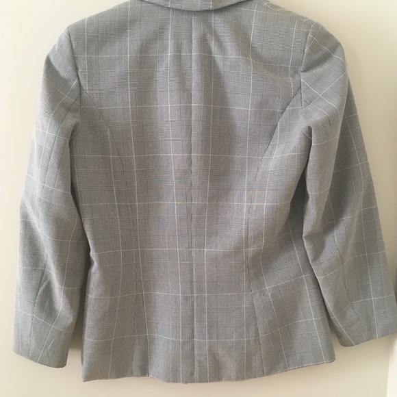 Versatile Jacket - Picture 2 of 2